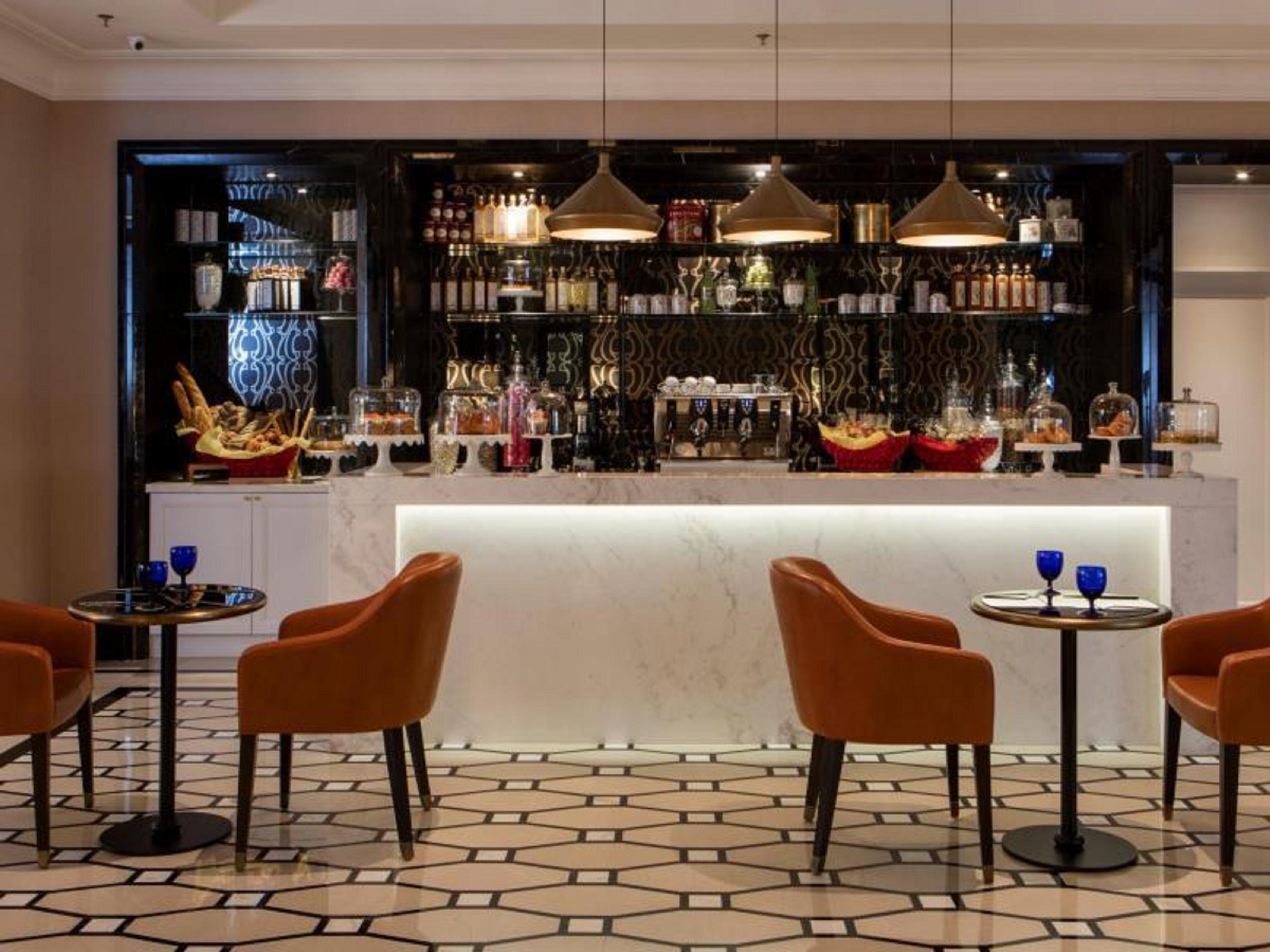מלון The Ritz-Carlton, קואלה לומפור מראה חיצוני תמונה The bar at the hotel