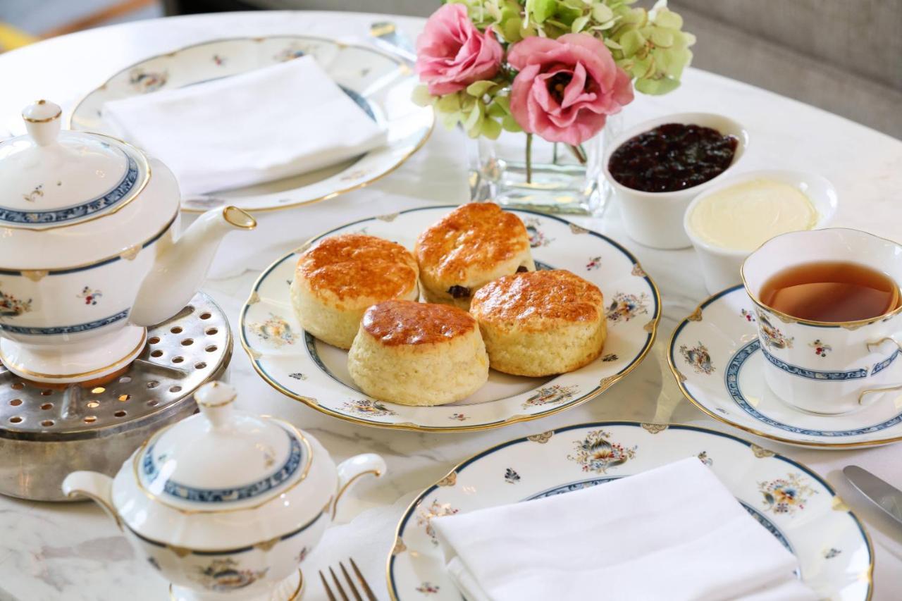 מלון The Ritz-Carlton, קואלה לומפור מראה חיצוני תמונה Afternoon tea at the Ritz