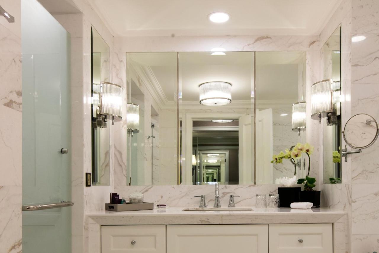 מלון The Ritz-Carlton, קואלה לומפור מראה חיצוני תמונה Bathroom vanity
