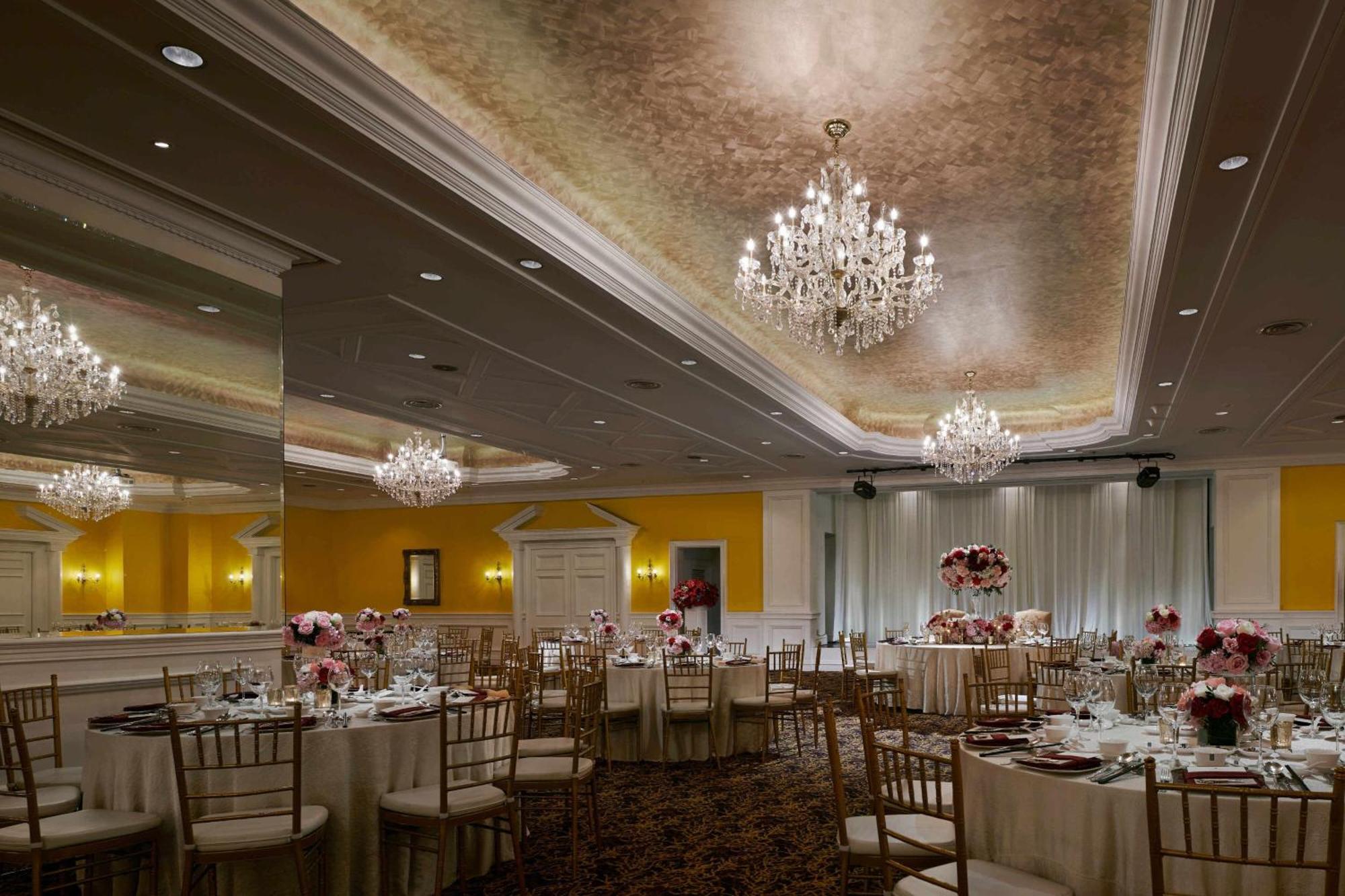 מלון The Ritz-Carlton, קואלה לומפור מראה חיצוני תמונה The ballroom at the 2012 New York Society for Ethical Culture Gala