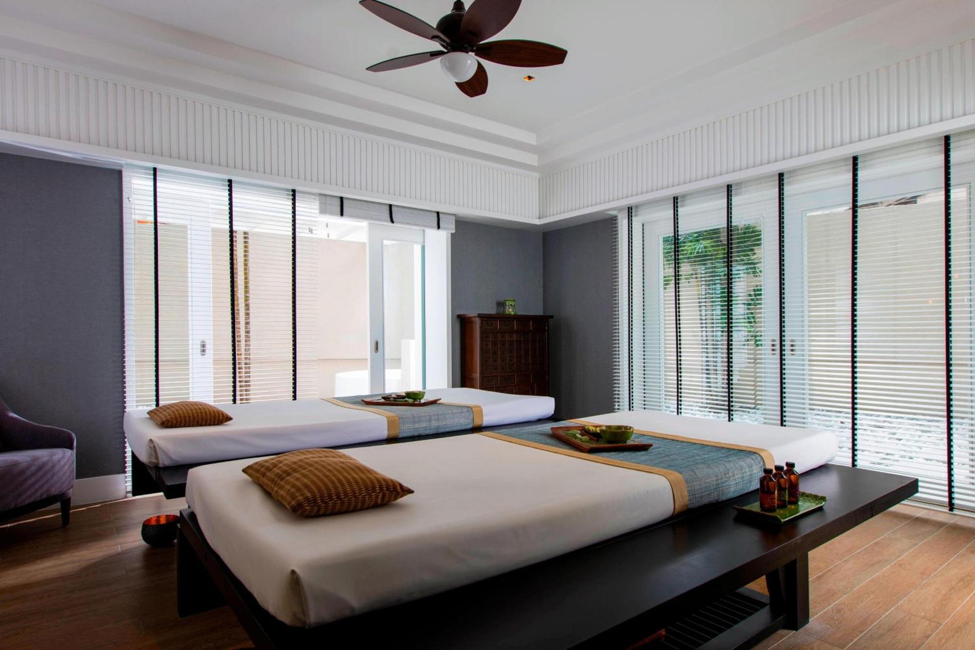 מלון The Ritz-Carlton, קואלה לומפור מראה חיצוני תמונה A massage room at a spa