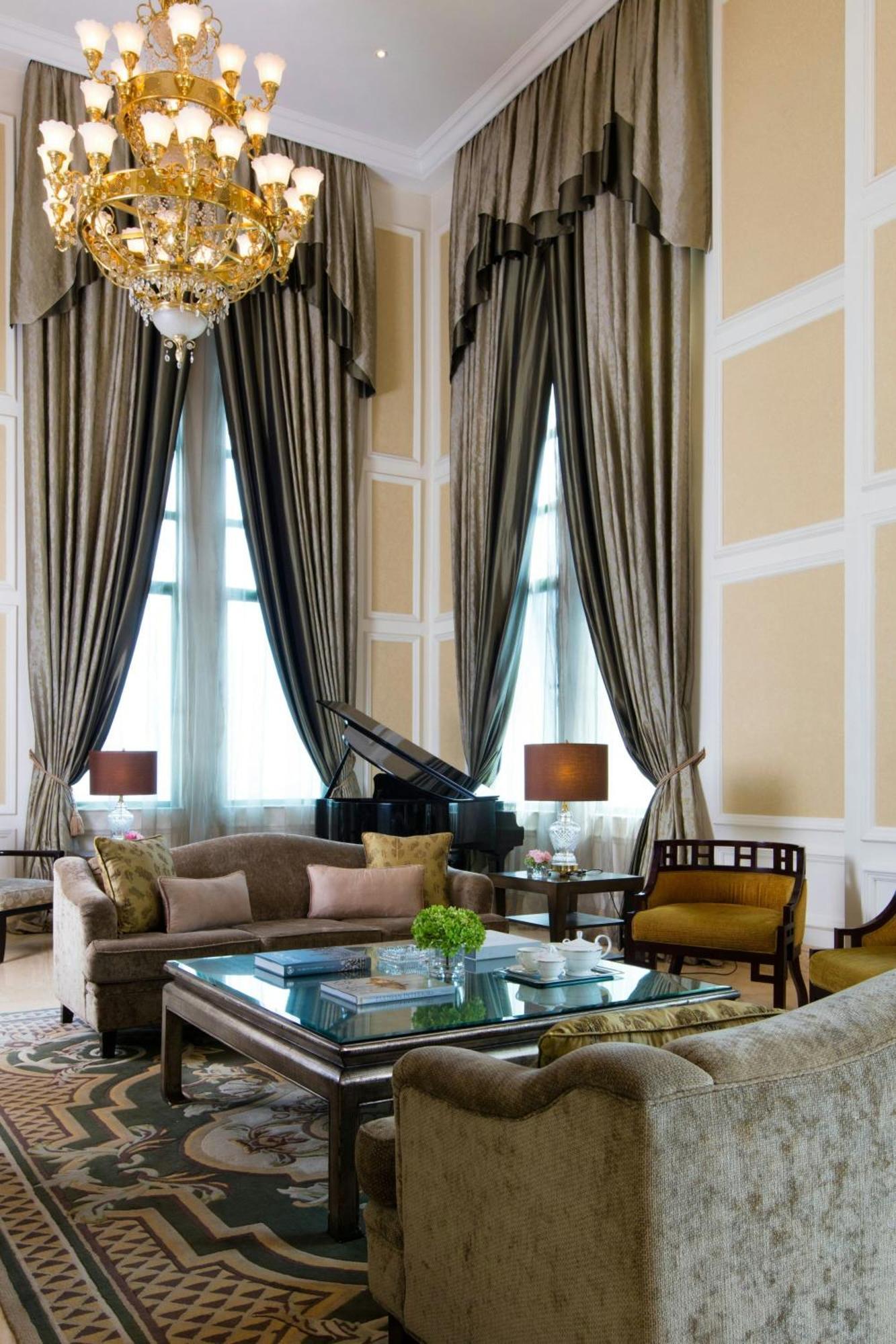 מלון The Ritz-Carlton, קואלה לומפור מראה חיצוני תמונה The living room of a suite at The Peninsula