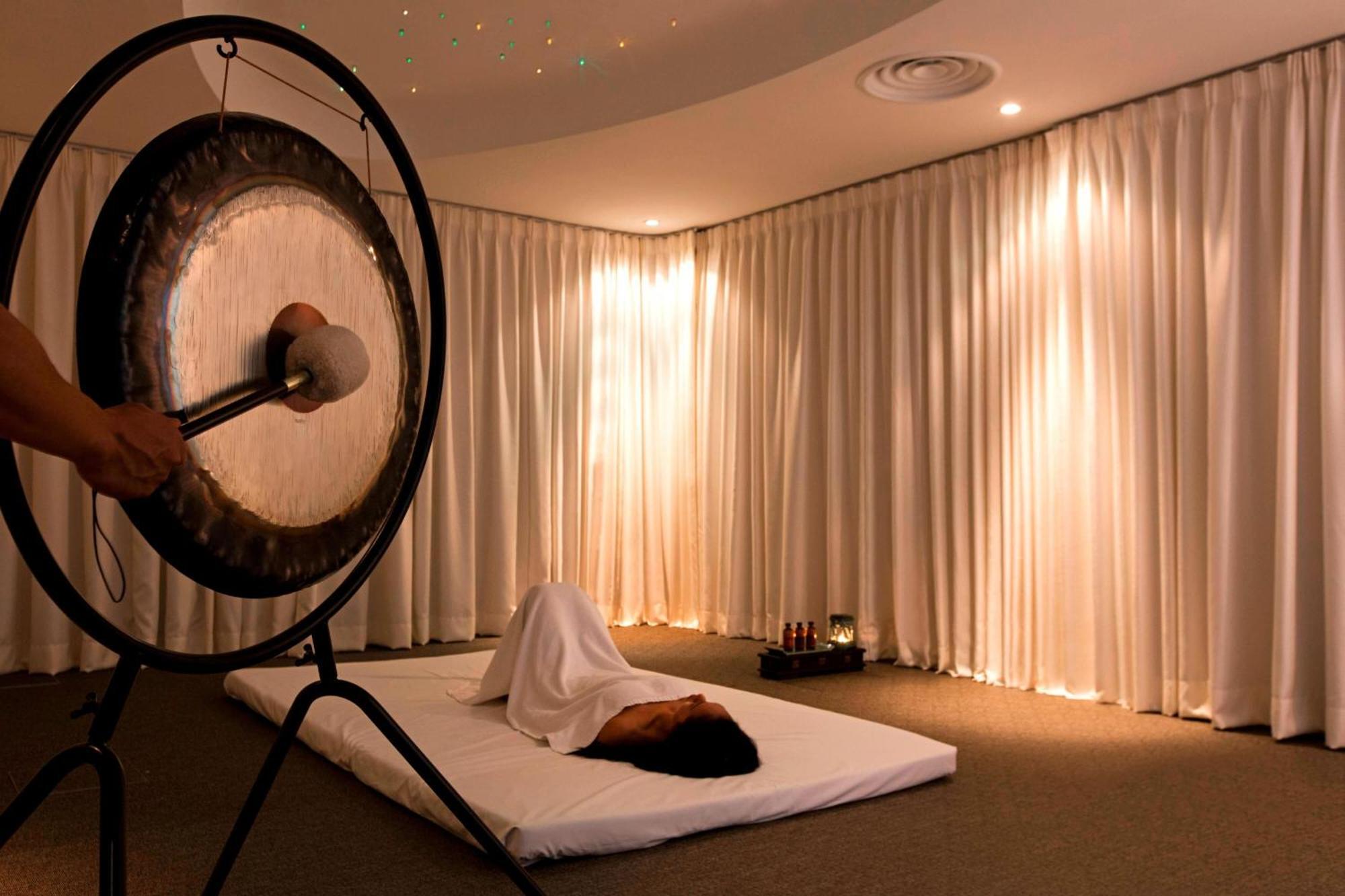 מלון The Ritz-Carlton, קואלה לומפור מראה חיצוני תמונה Gong therapy