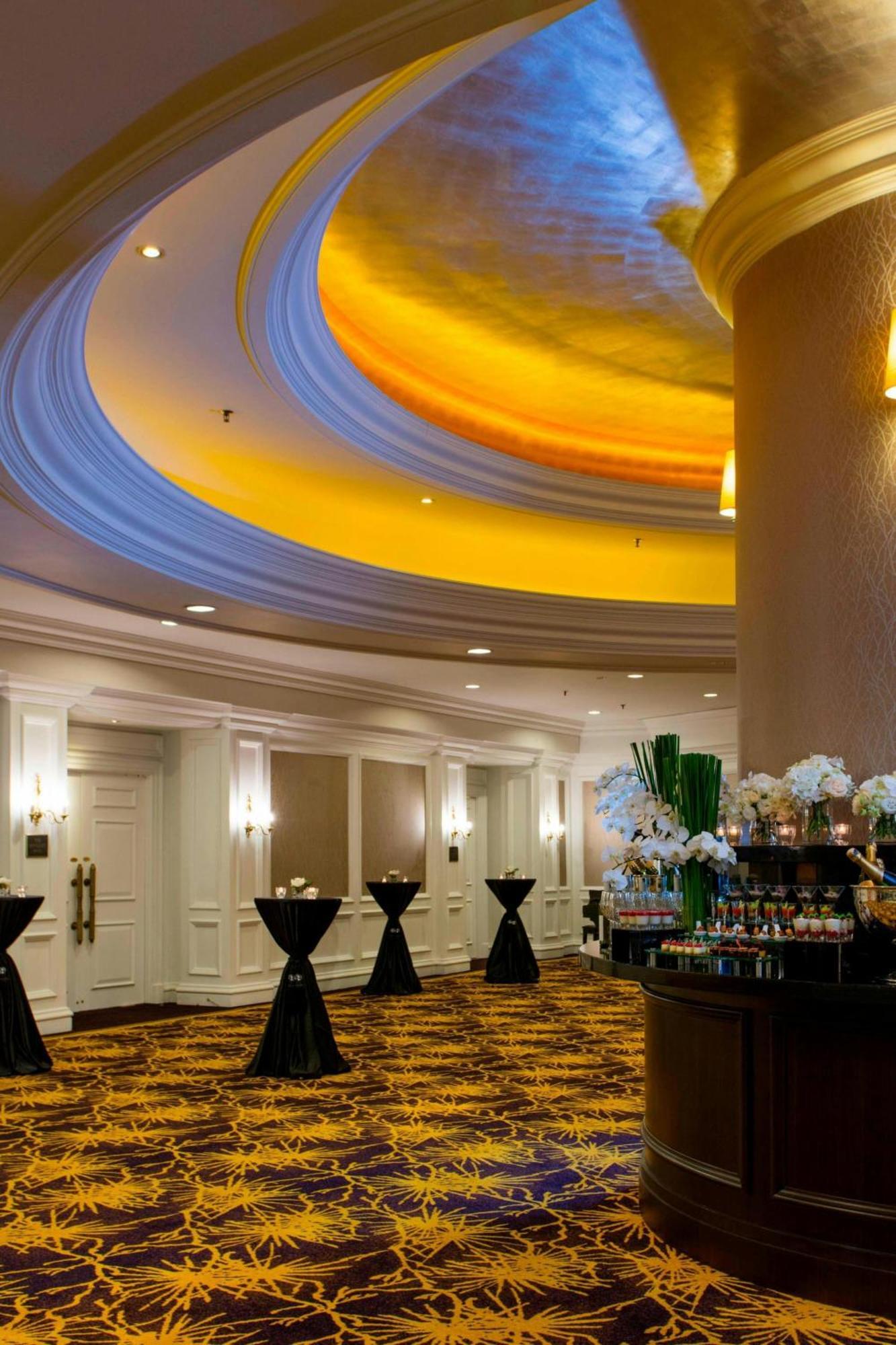 מלון The Ritz-Carlton, קואלה לומפור מראה חיצוני תמונה The lobby of the hotel