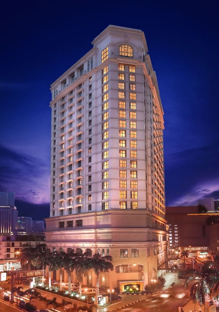 מלון The Ritz-Carlton, קואלה לומפור מראה חיצוני תמונה The hotel at night