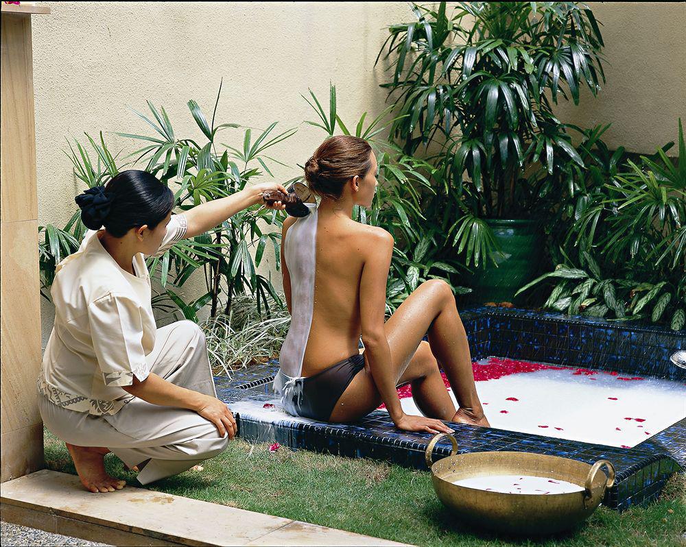 מלון The Ritz-Carlton, קואלה לומפור מראה חיצוני תמונה A spa treatment